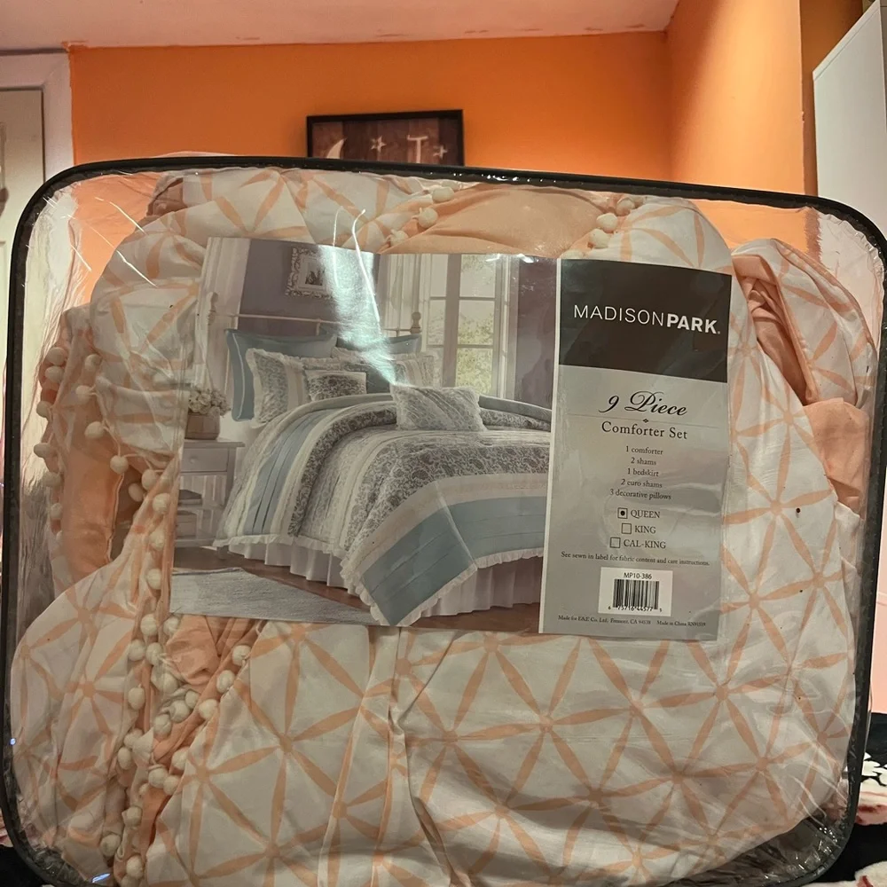 Madison Park Coral And White 6 Piece Comforter Set